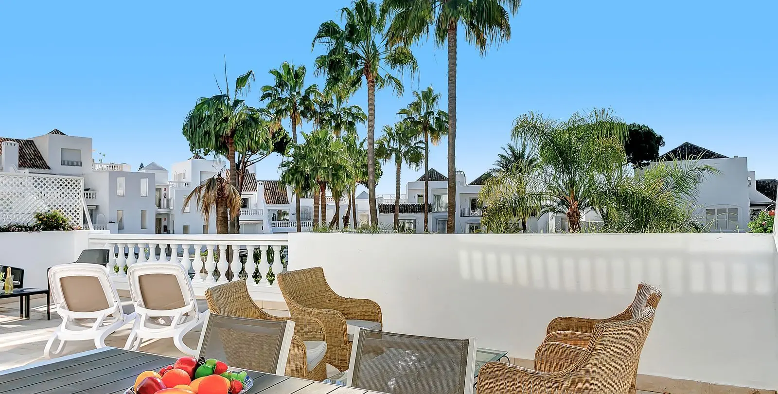 Venta de apartamento en planta media en Elviria 8