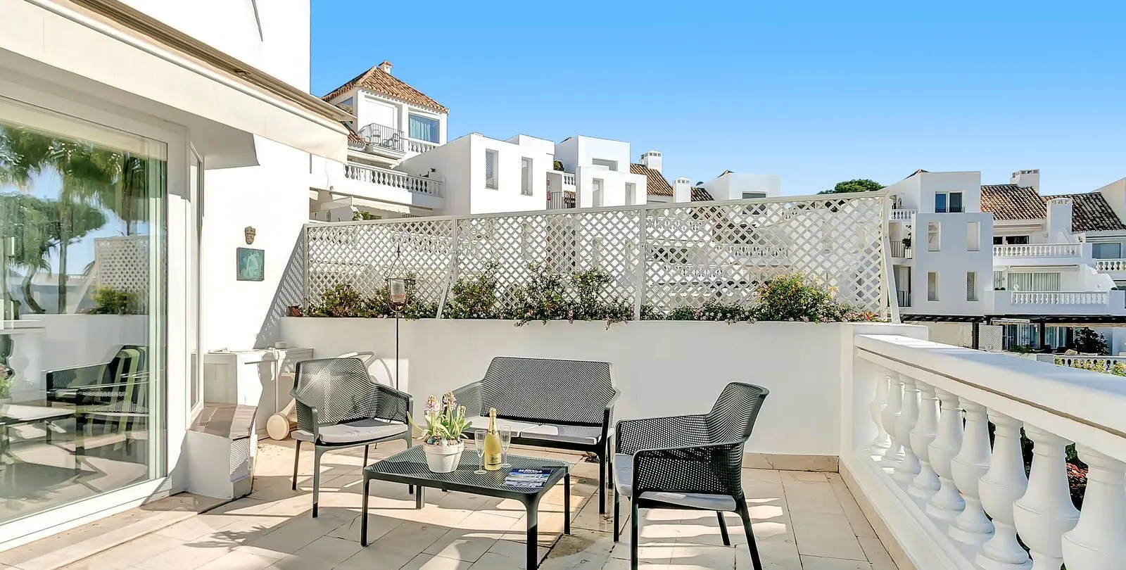 Venta de apartamento en planta media en Elviria 16