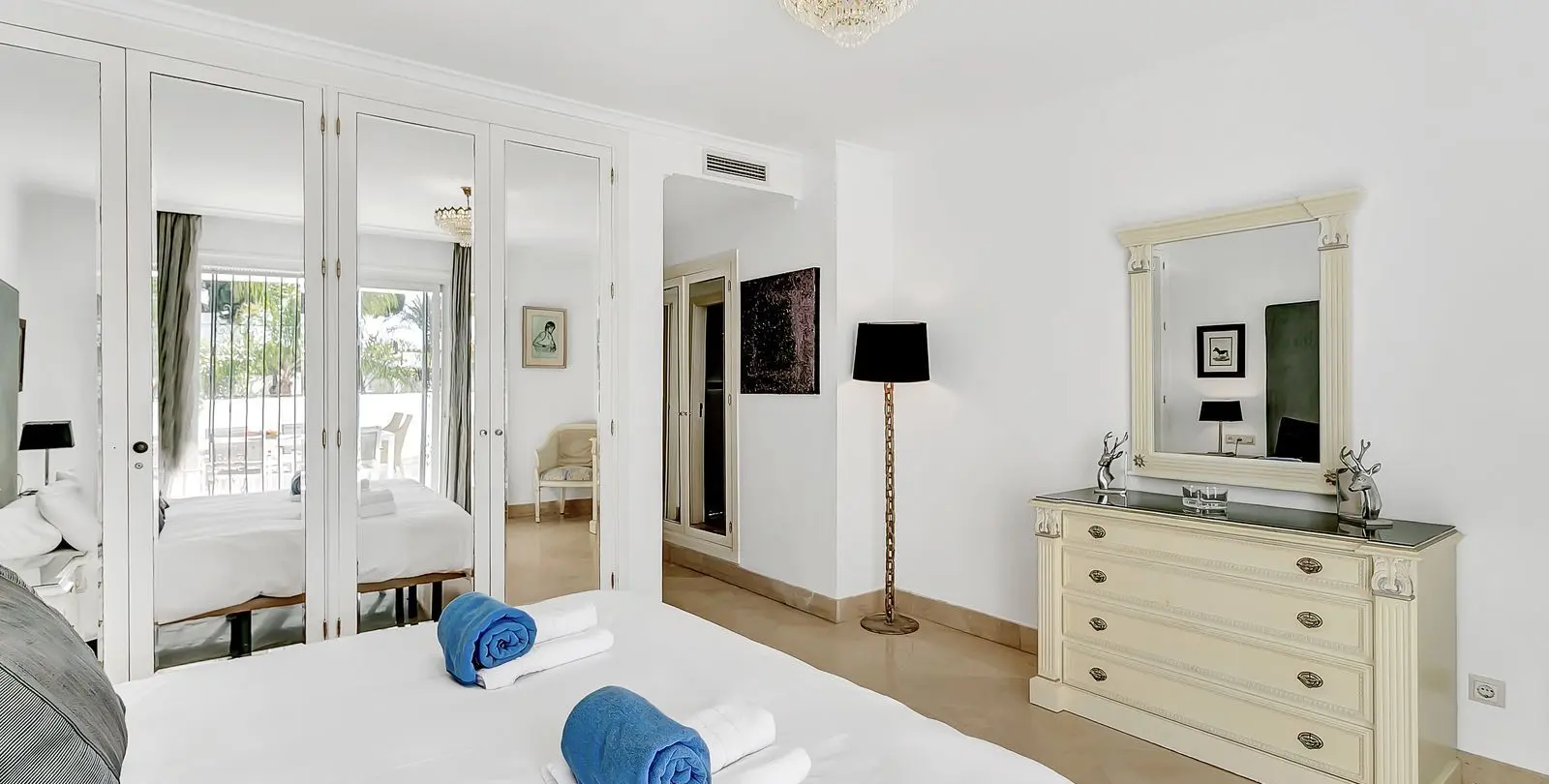 Venta de apartamento en planta media en Elviria 21