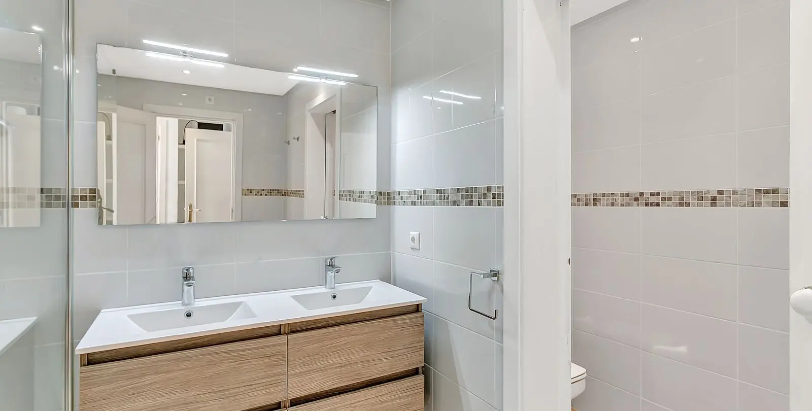 Venta de apartamento en planta media en Elviria 26