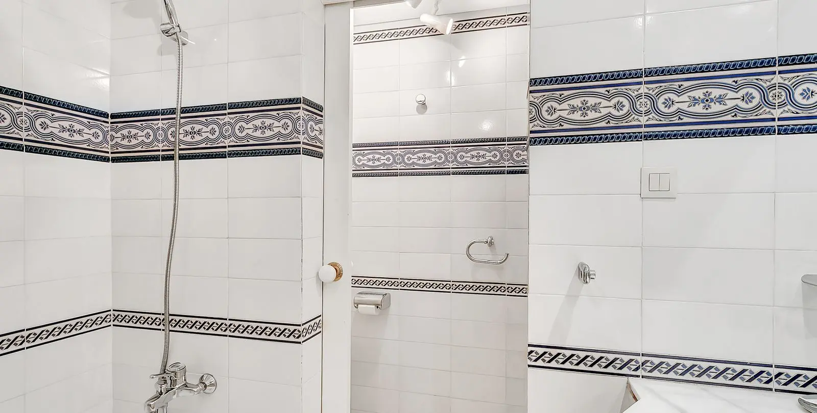 Venta de apartamento en planta media en Elviria 29