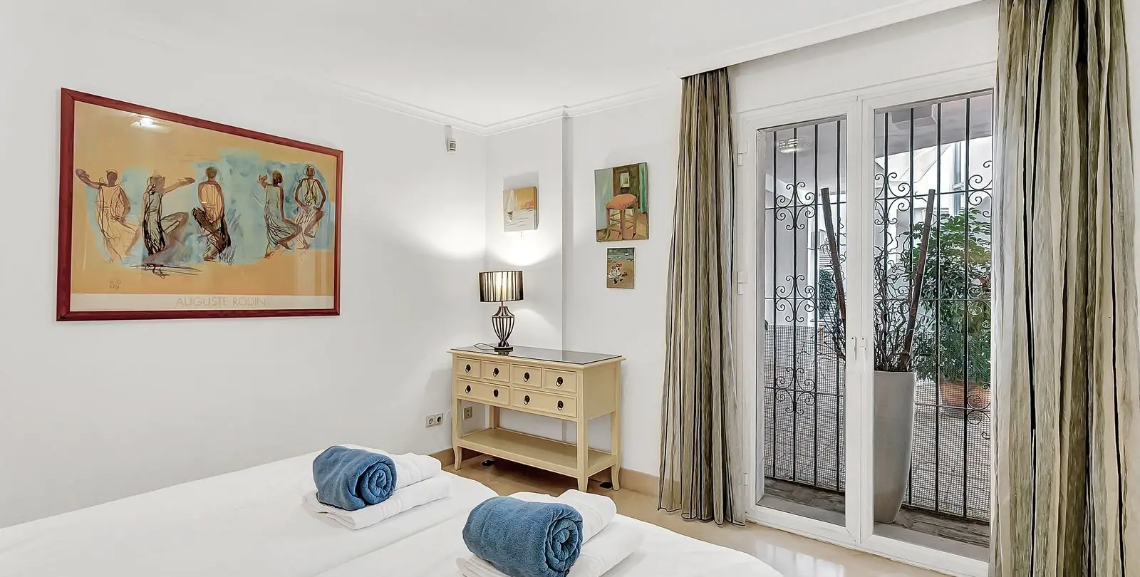 Venta de apartamento en planta media en Elviria 35