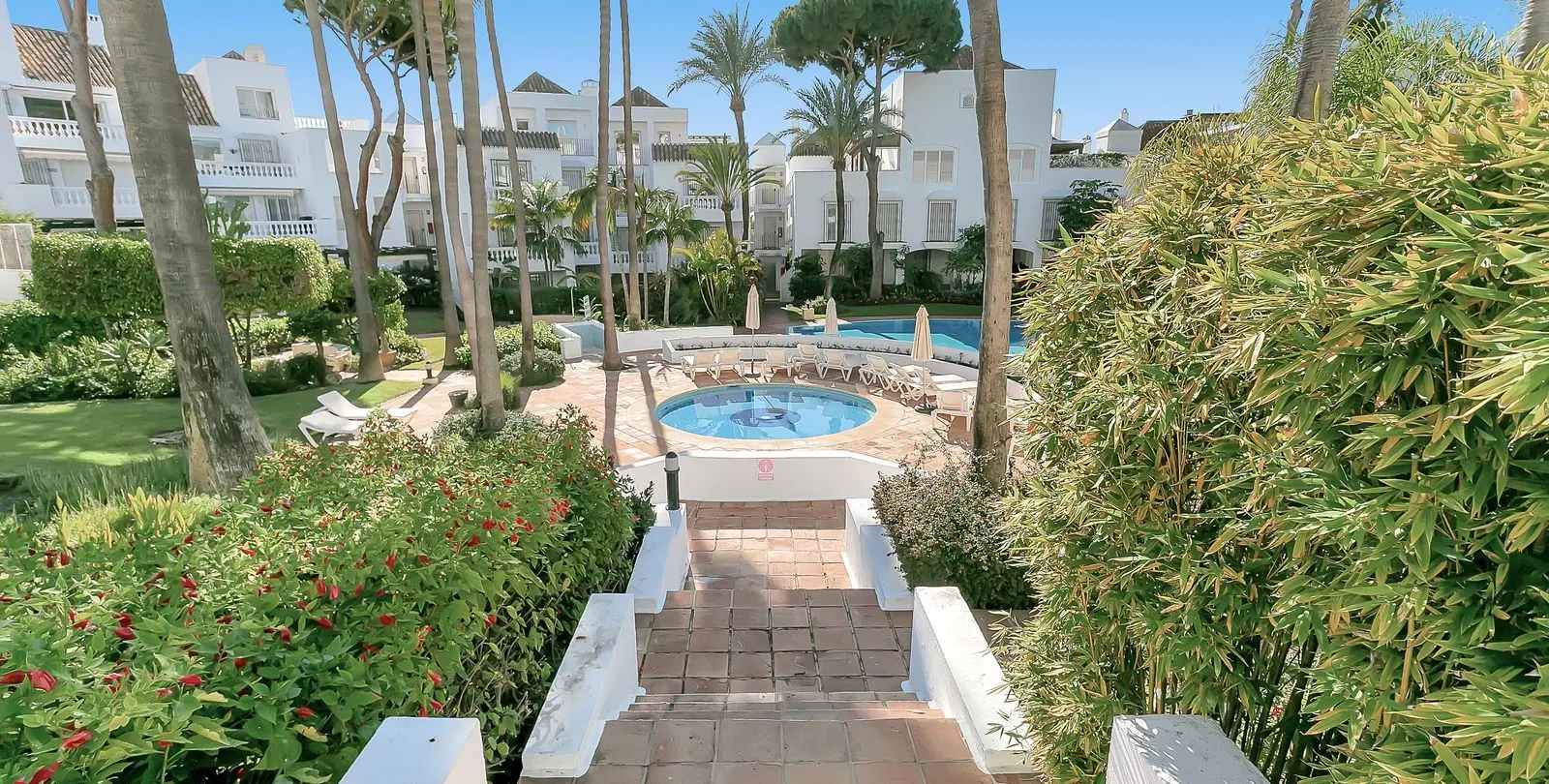 Venta de apartamento en planta media en Elviria 36
