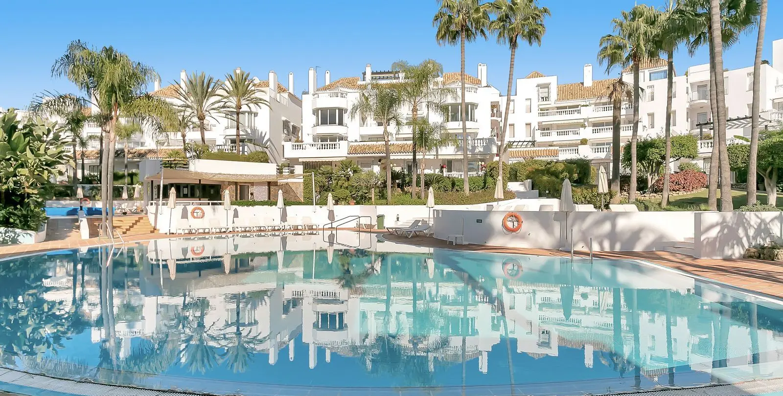 Venta de apartamento en planta media en Elviria 39