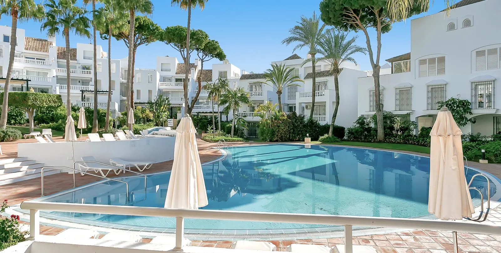 Venta de apartamento en planta media en Elviria 45