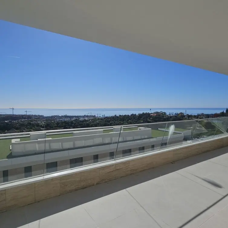 Venta de apartamento en planta media en Estepona