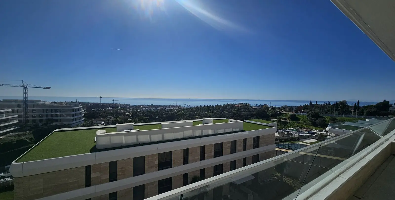 Venta de apartamento en planta media en Estepona 3