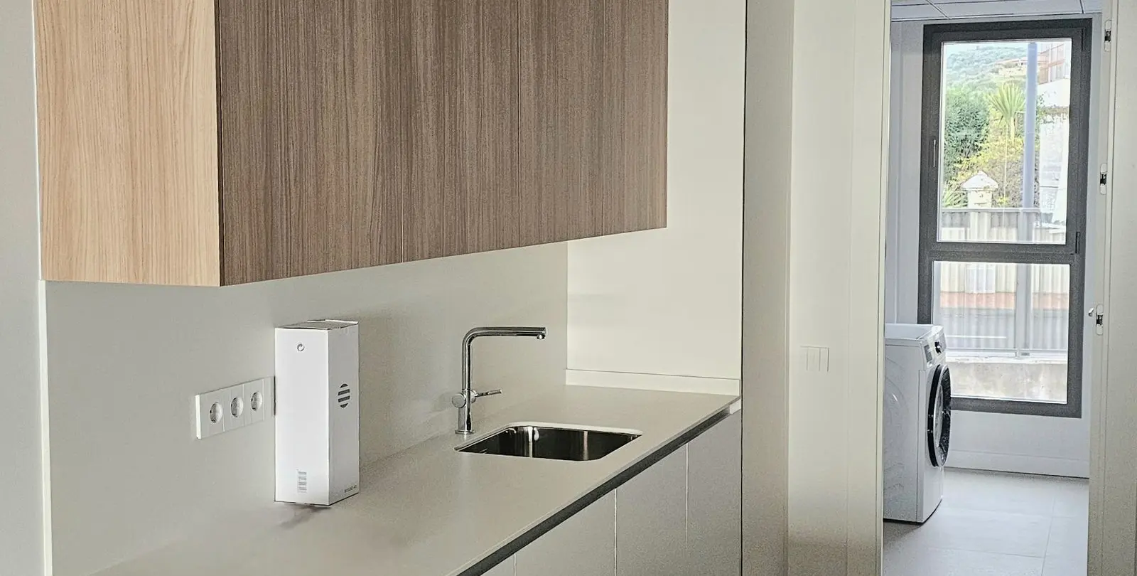 Venta de apartamento en planta media en Estepona 11