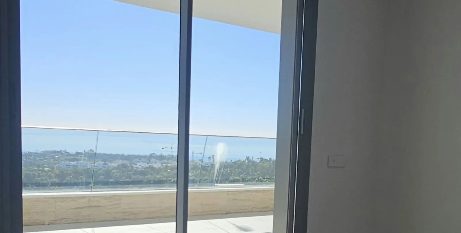 Venta de apartamento en planta media en Estepona 13