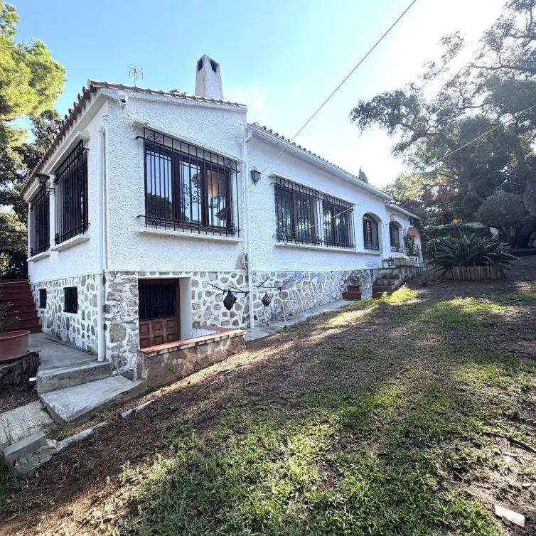 Venta de villa independiente en Elviria