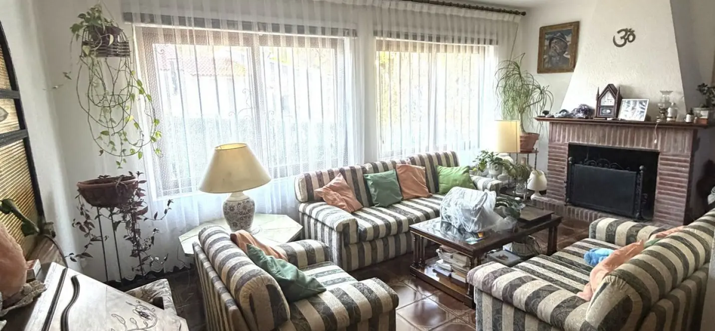 Продажа  отдельно стоящей виллы в Elviria 4