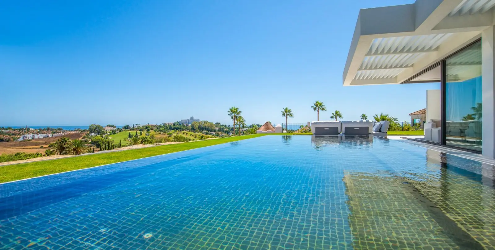 Venta de apartamento en planta baja en El Paraiso 7