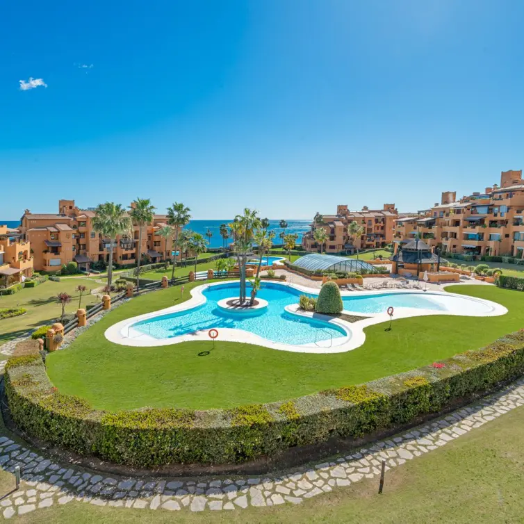 Venta de apartamento en planta media en Estepona