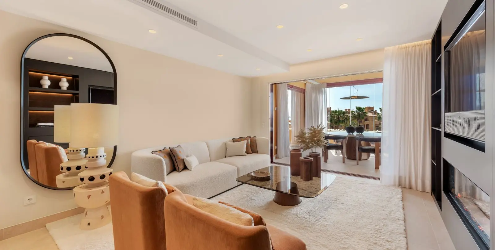 Venta de apartamento en planta media en Estepona 4