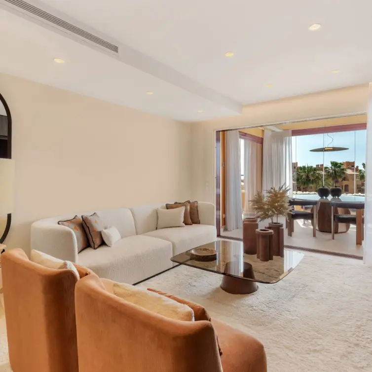 Venta de apartamento en planta media en Estepona