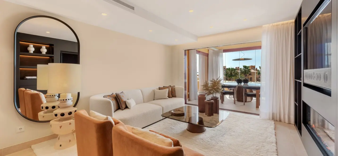Venta de apartamento en planta media en Estepona 3