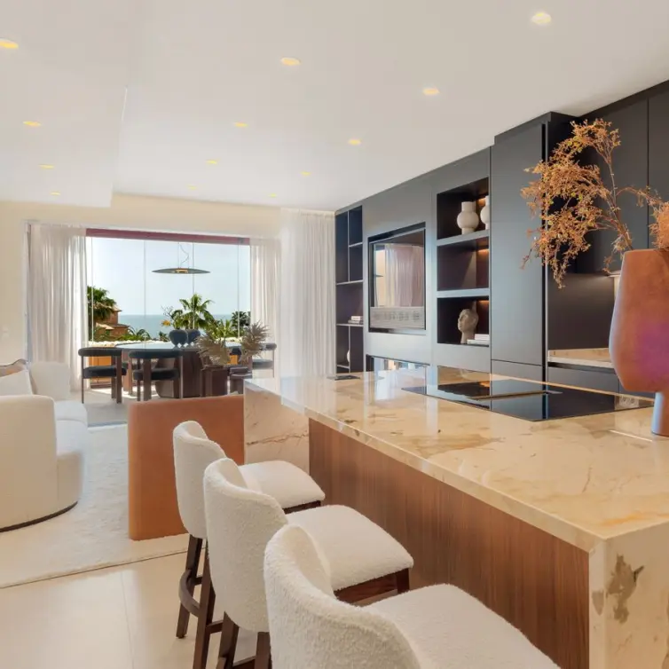 Venta de apartamento en planta media en Estepona