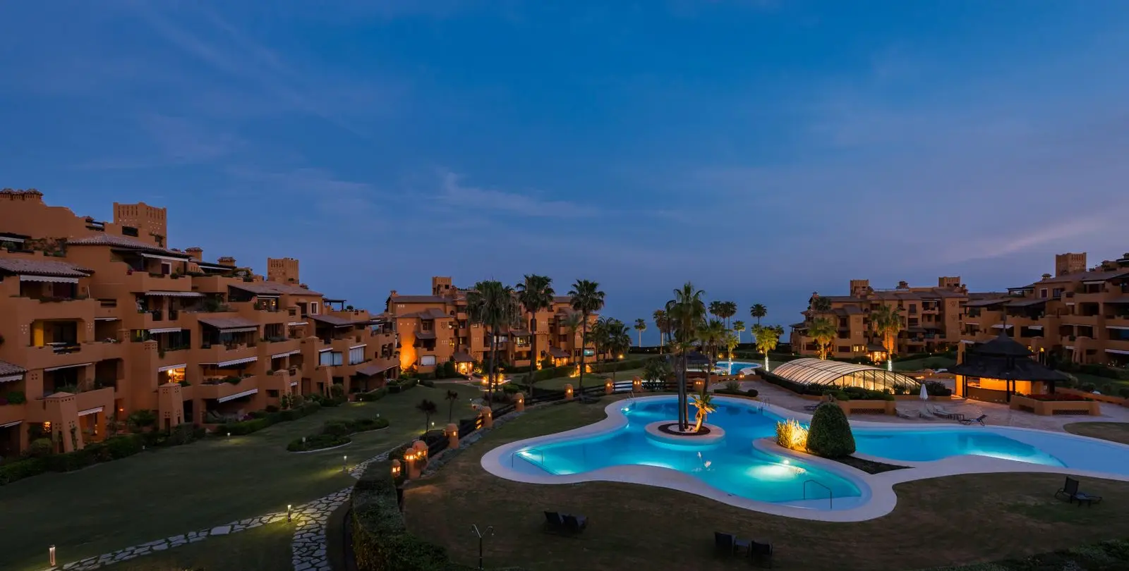 Venta de apartamento en planta media en Estepona 8