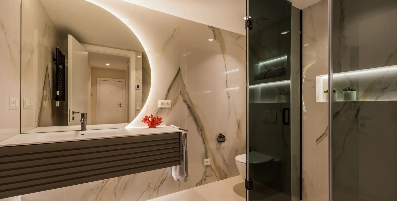 Venta de apartamento en planta media en Estepona 14