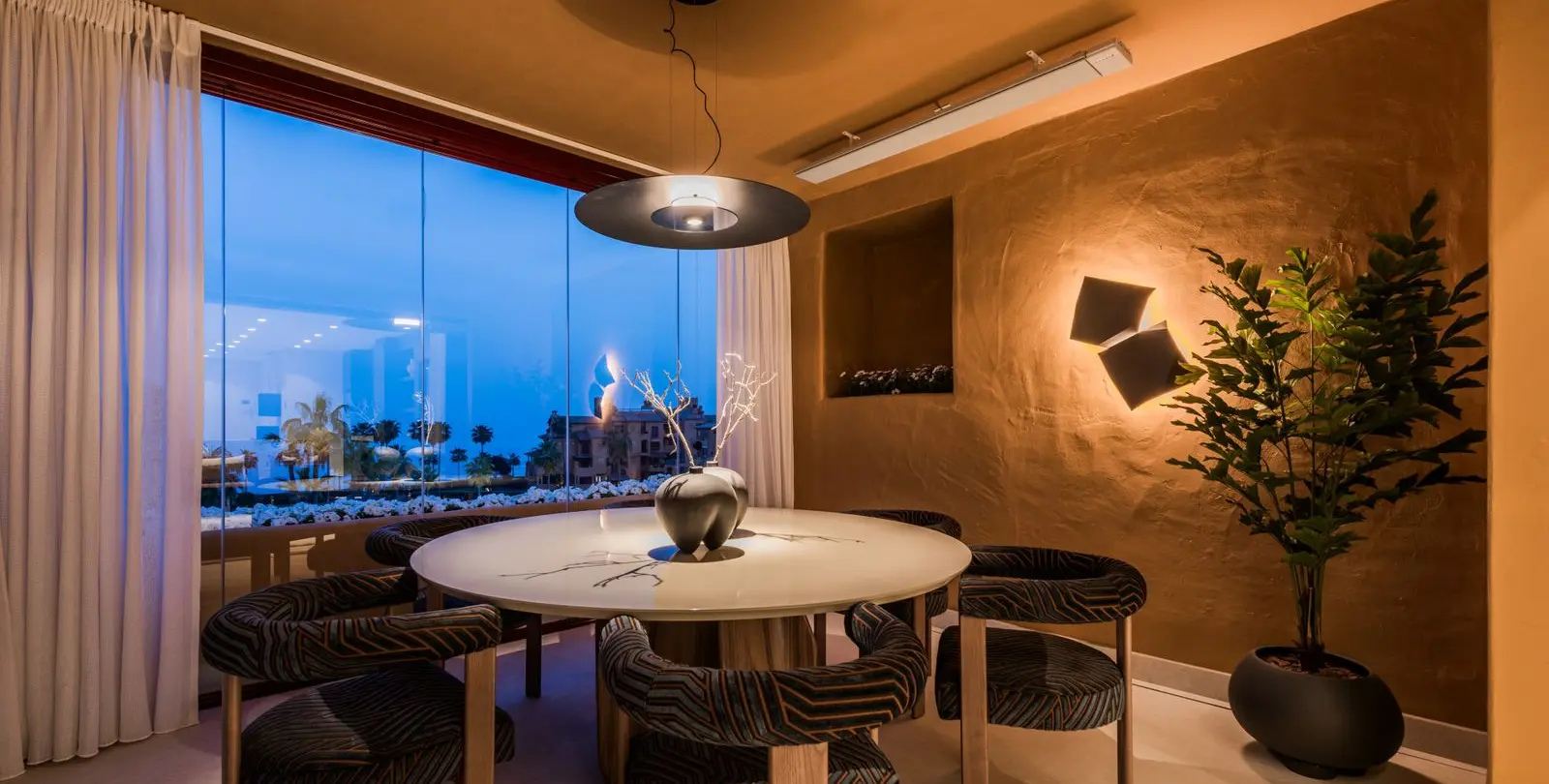 Venta de apartamento en planta media en Estepona 16
