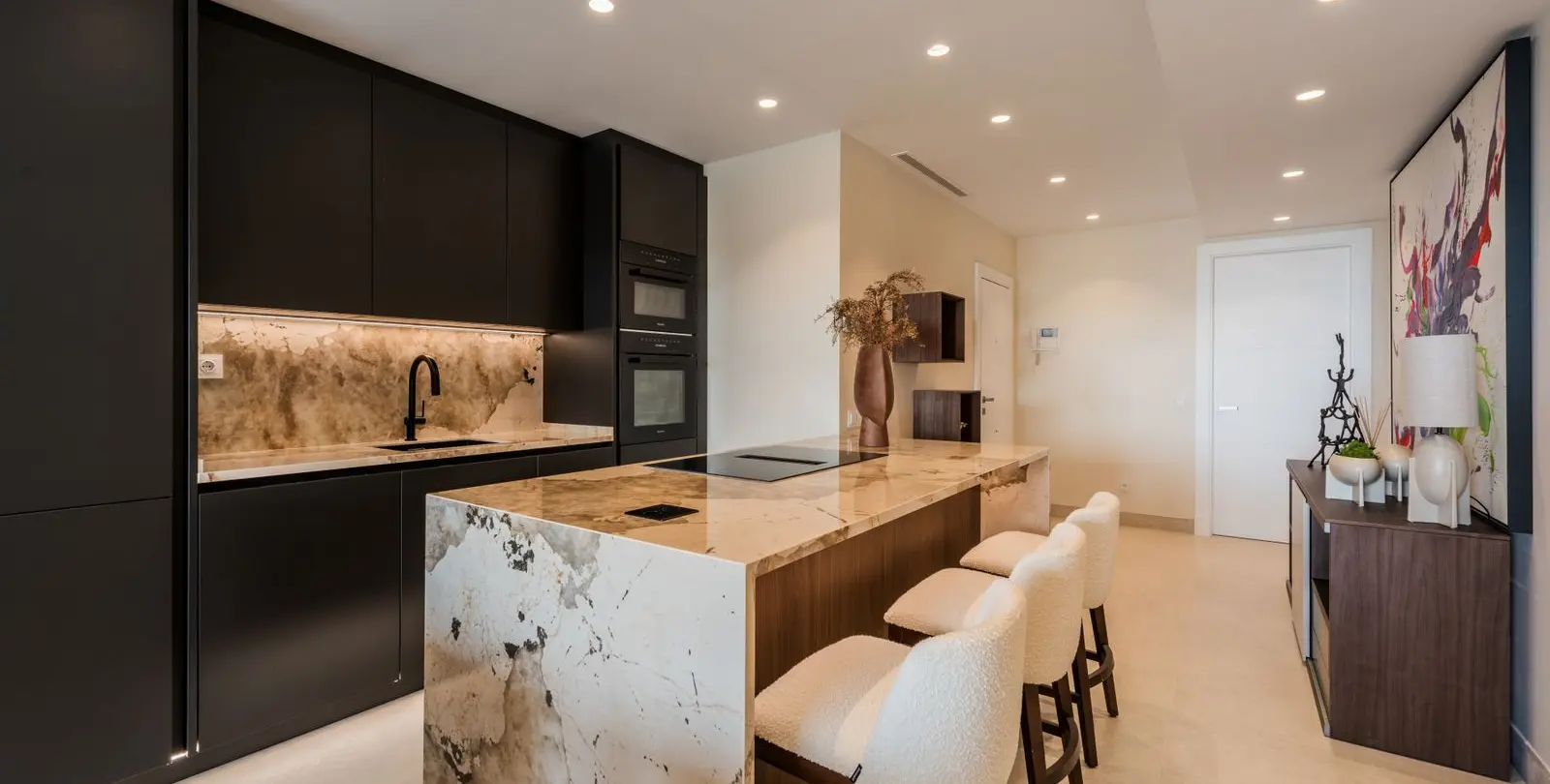 Venta de apartamento en planta media en Estepona 21