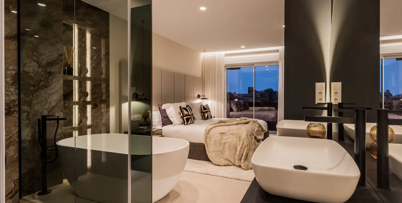 Venta de apartamento en planta media en Estepona 22