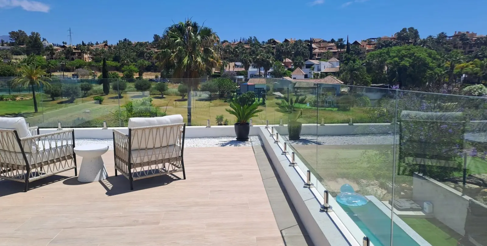 Краткосрочная аренда  отдельно стоящей виллы в Estepona 23