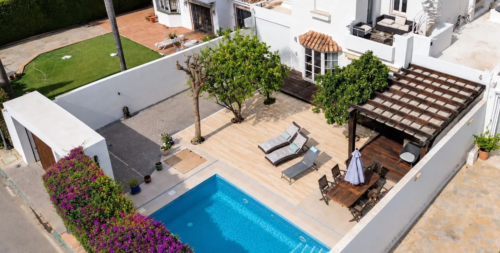 Sale of detached villa in Atalaya 18