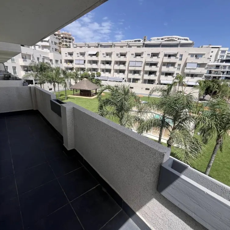 Venta de apartamento en planta media en Riviera del Sol