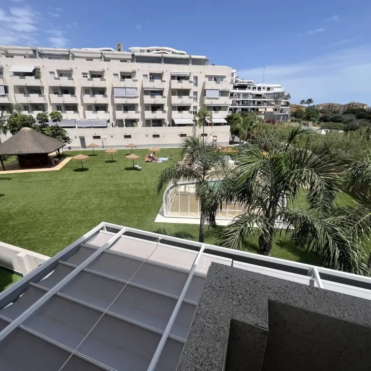 Venta de apartamento en planta media en Riviera del Sol