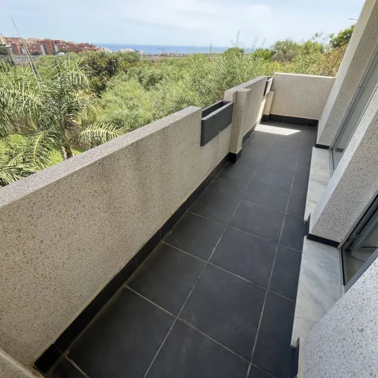 Venta de apartamento en planta media en Riviera del Sol