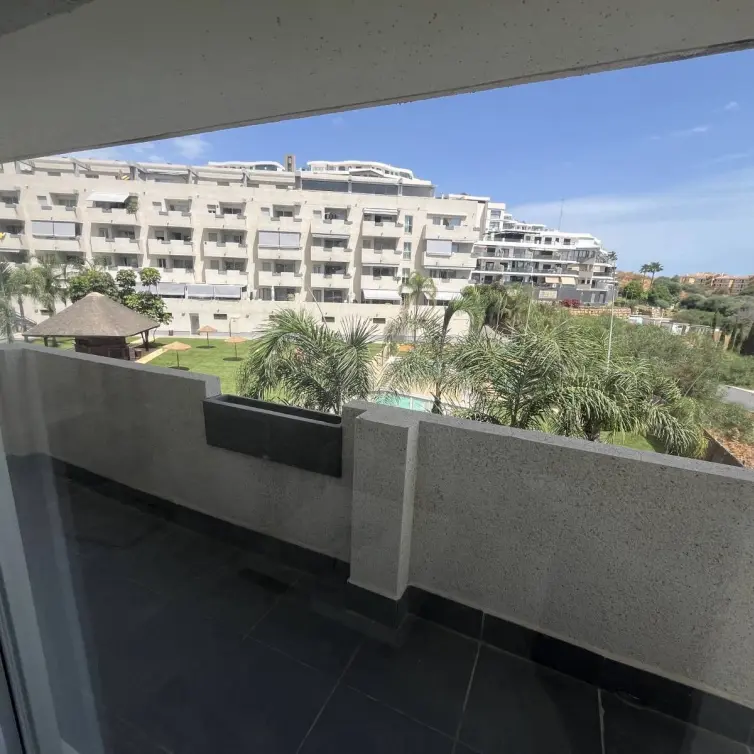 Venta de apartamento en planta media en Riviera del Sol