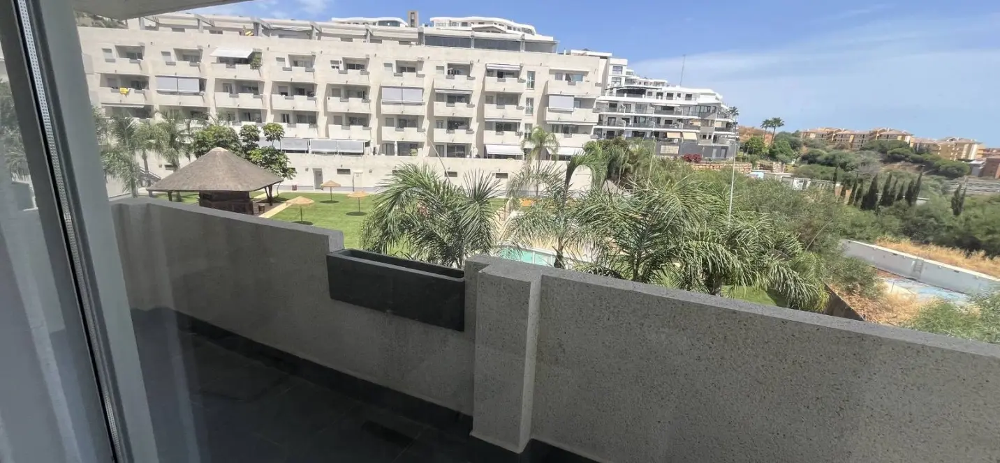Venta de apartamento en planta media en Riviera del Sol 3