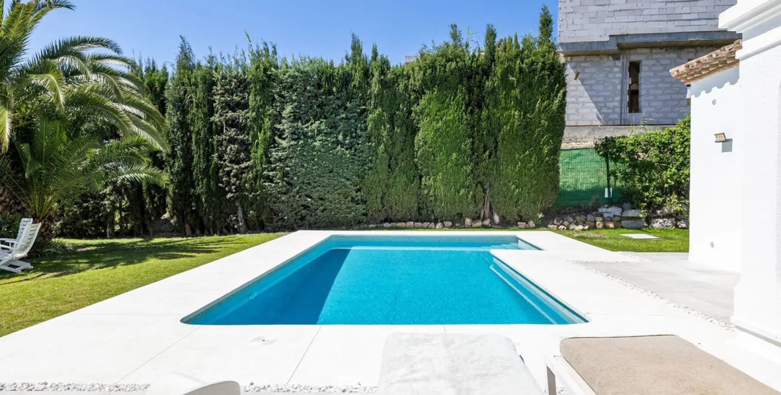 Long-term rent of detached villa in El Paraiso 38