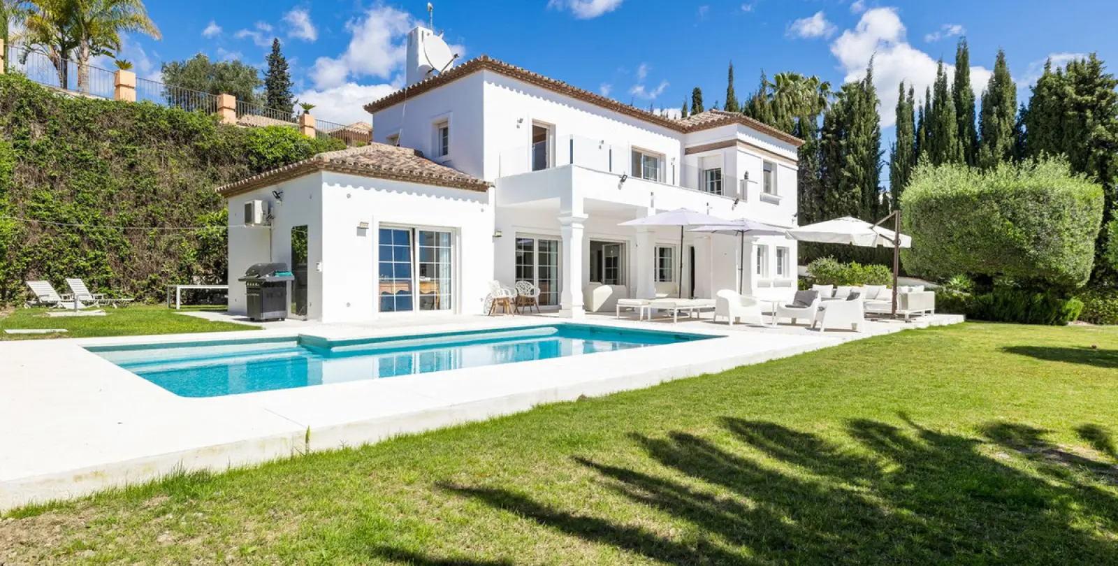 Long-term rent of detached villa in El Paraiso 40