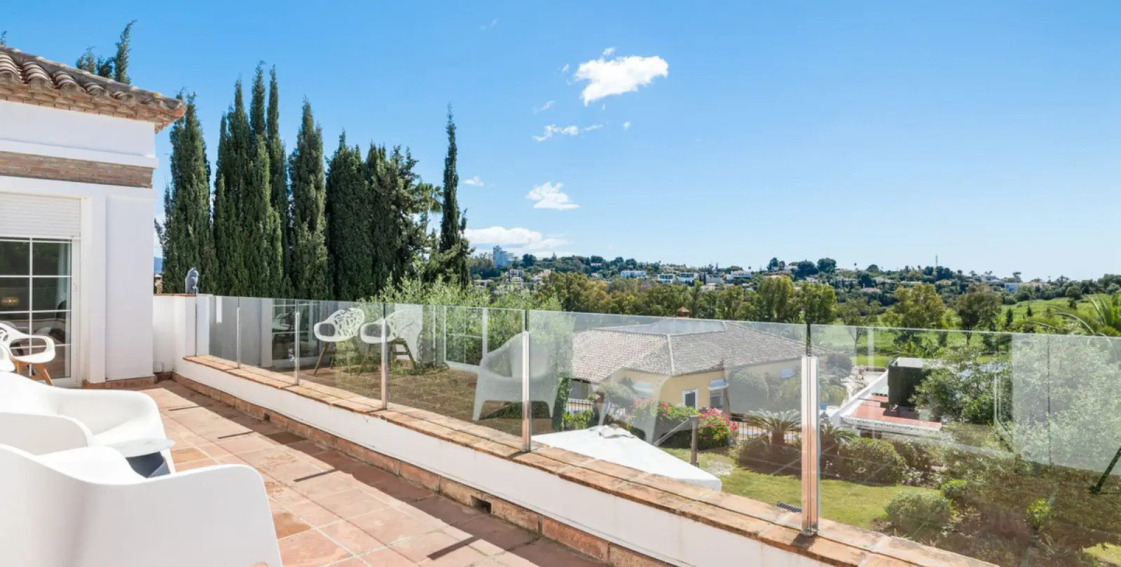 Long-term rent of detached villa in El Paraiso 48