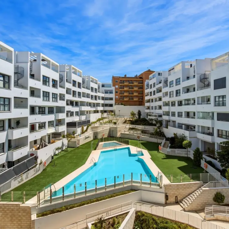 Продажа апартаментов на среднем этаже в Estepona