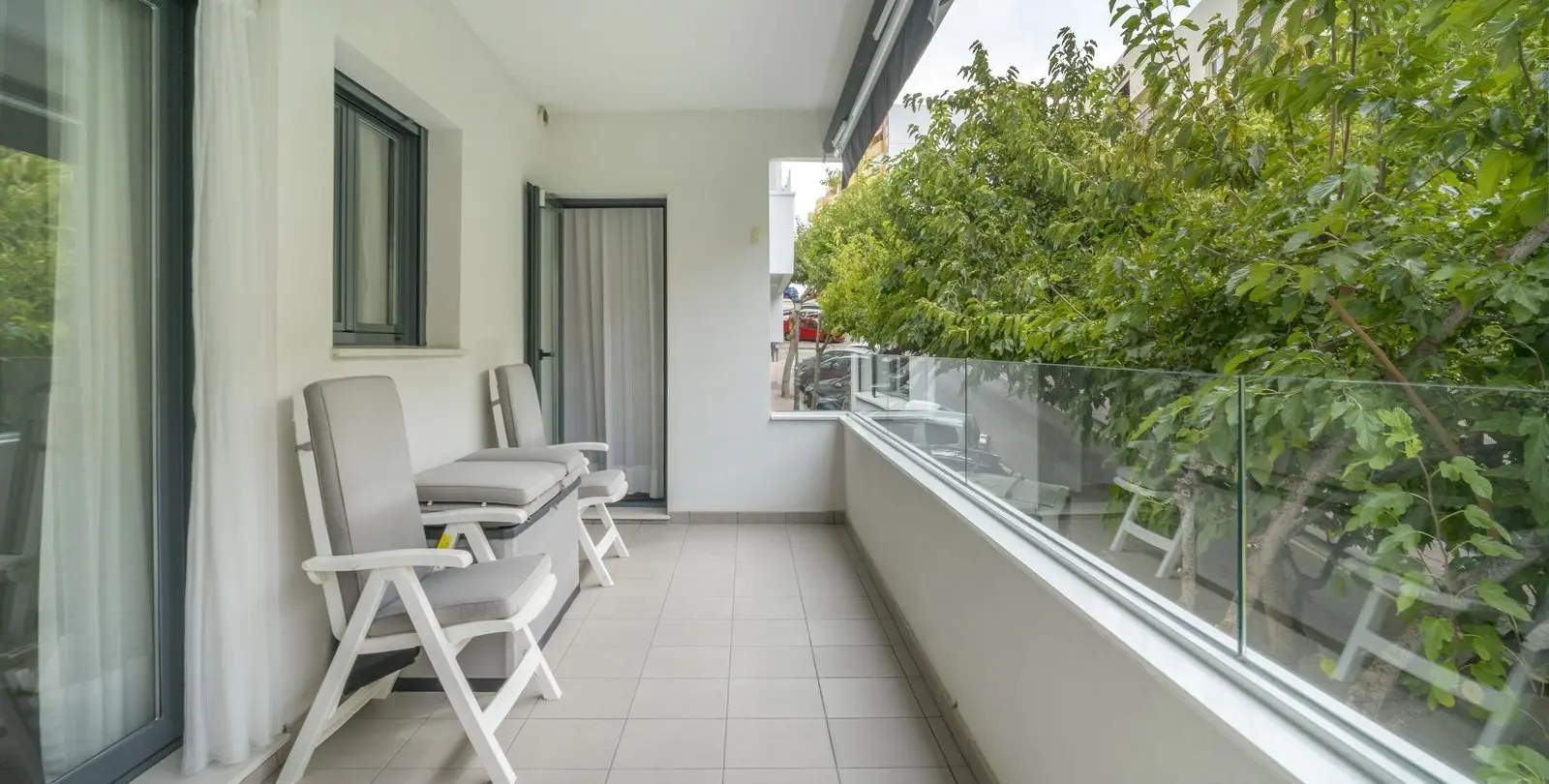 Продажа апартаментов на среднем этаже в Estepona 6
