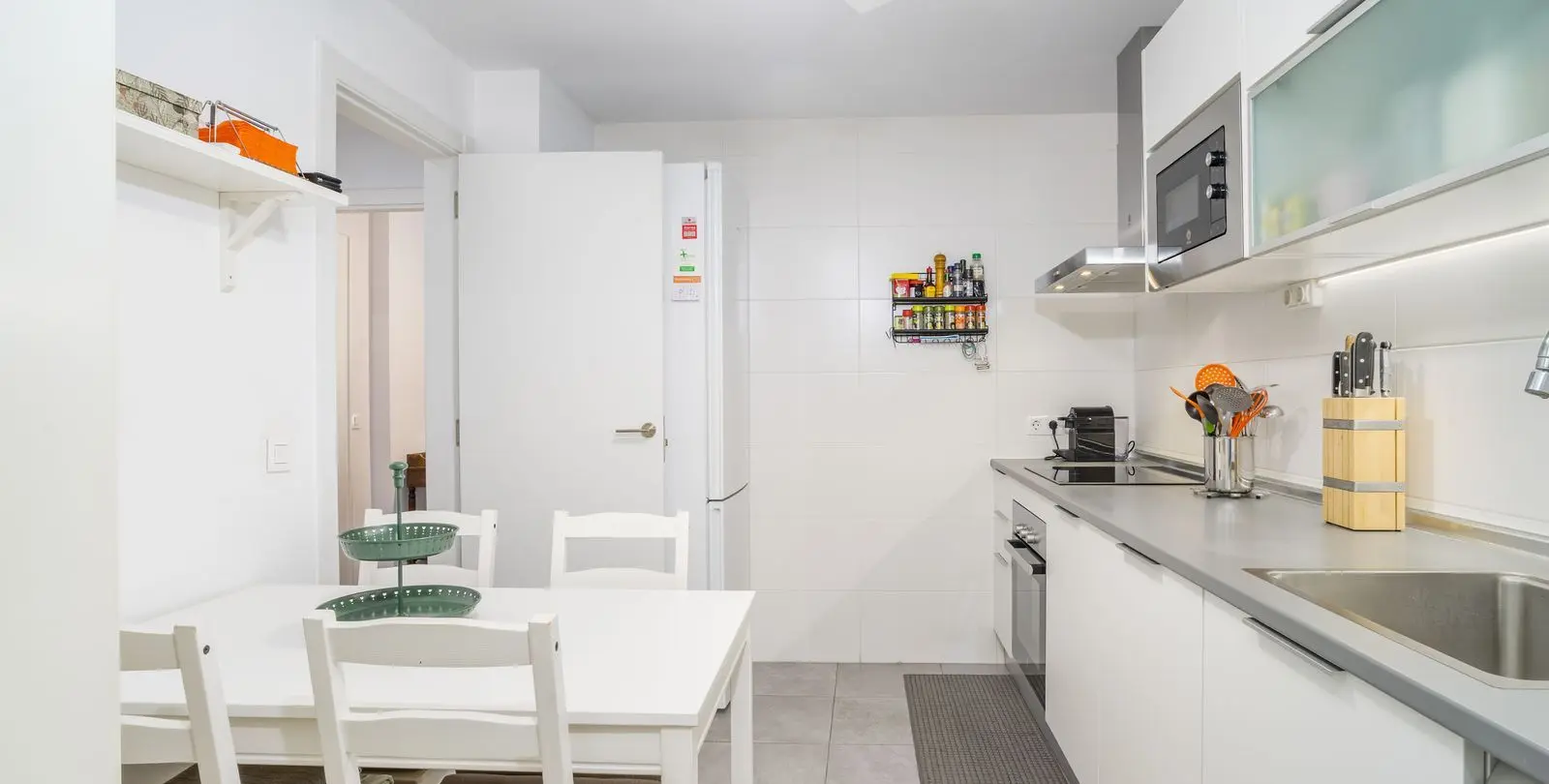 Продажа апартаментов на среднем этаже в Estepona 10