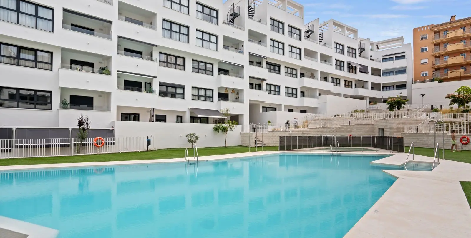 Продажа апартаментов на среднем этаже в Estepona 26