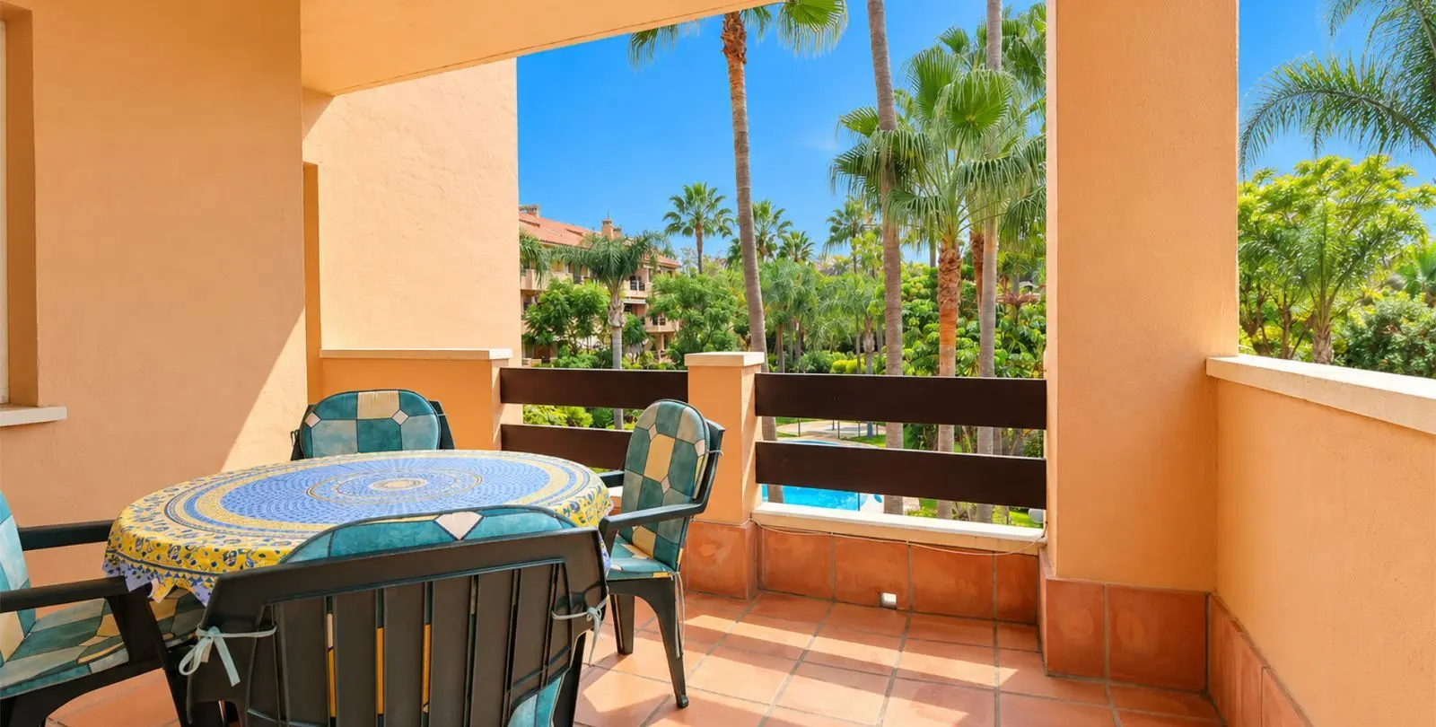 Sale of middle floor apartment in Cabopino 1