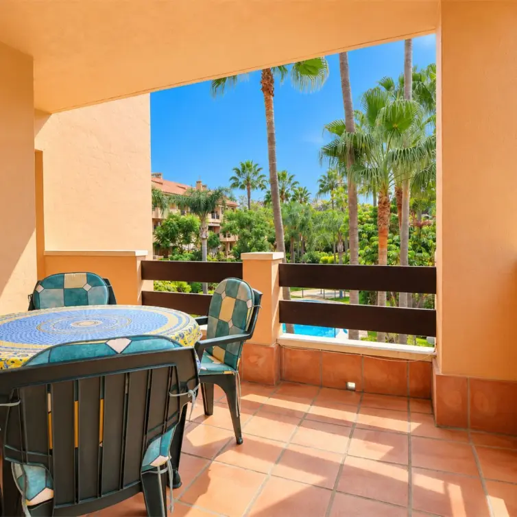 Sale of middle floor apartment in Cabopino