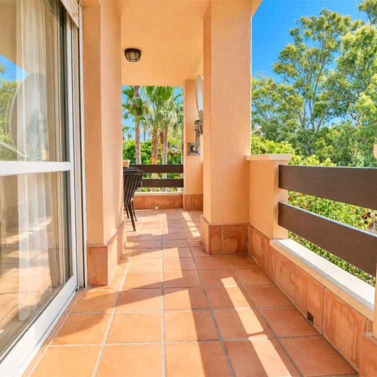 Sale of middle floor apartment in Cabopino