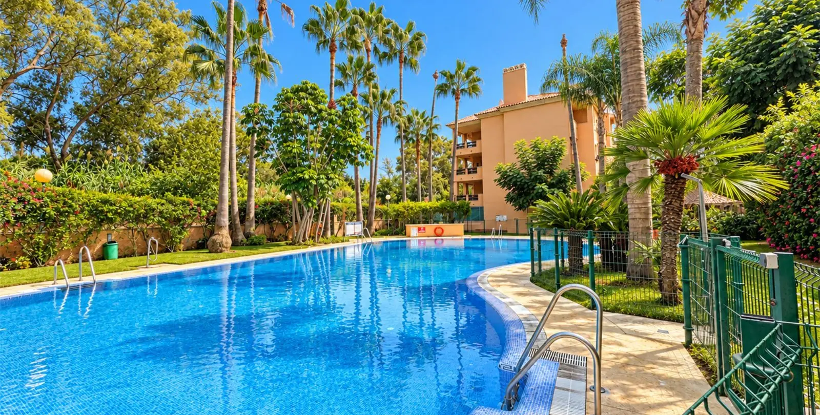 Sale of middle floor apartment in Cabopino 4
