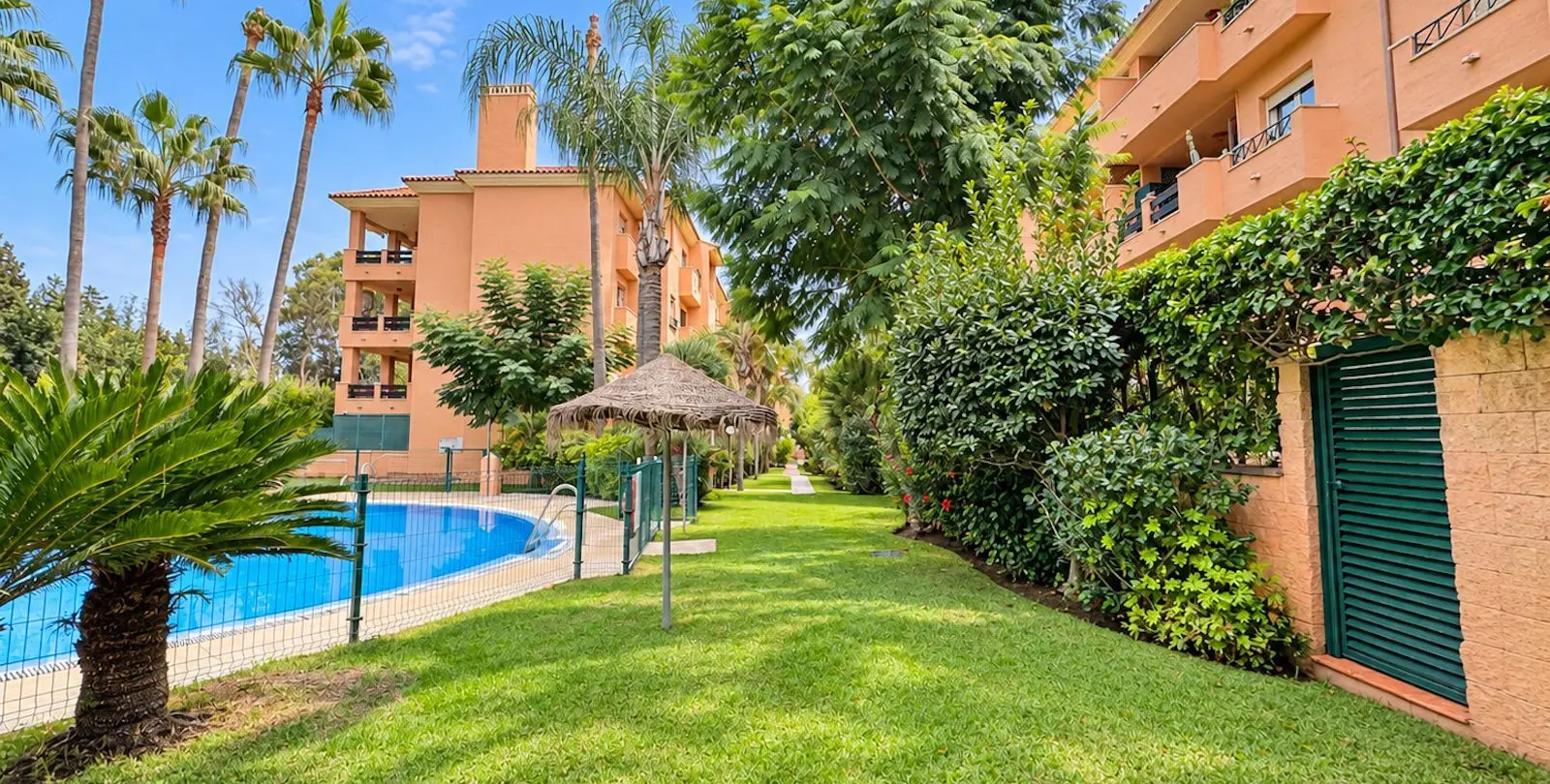 Sale of middle floor apartment in Cabopino 8