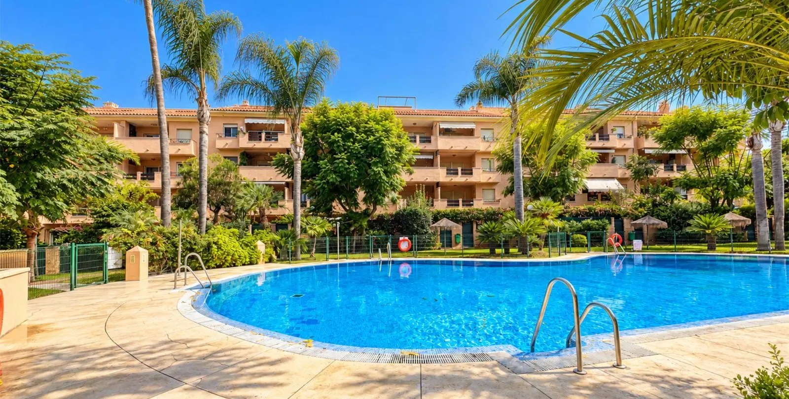 Sale of middle floor apartment in Cabopino 9