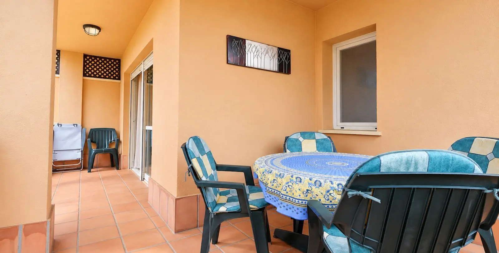 Sale of middle floor apartment in Cabopino 16