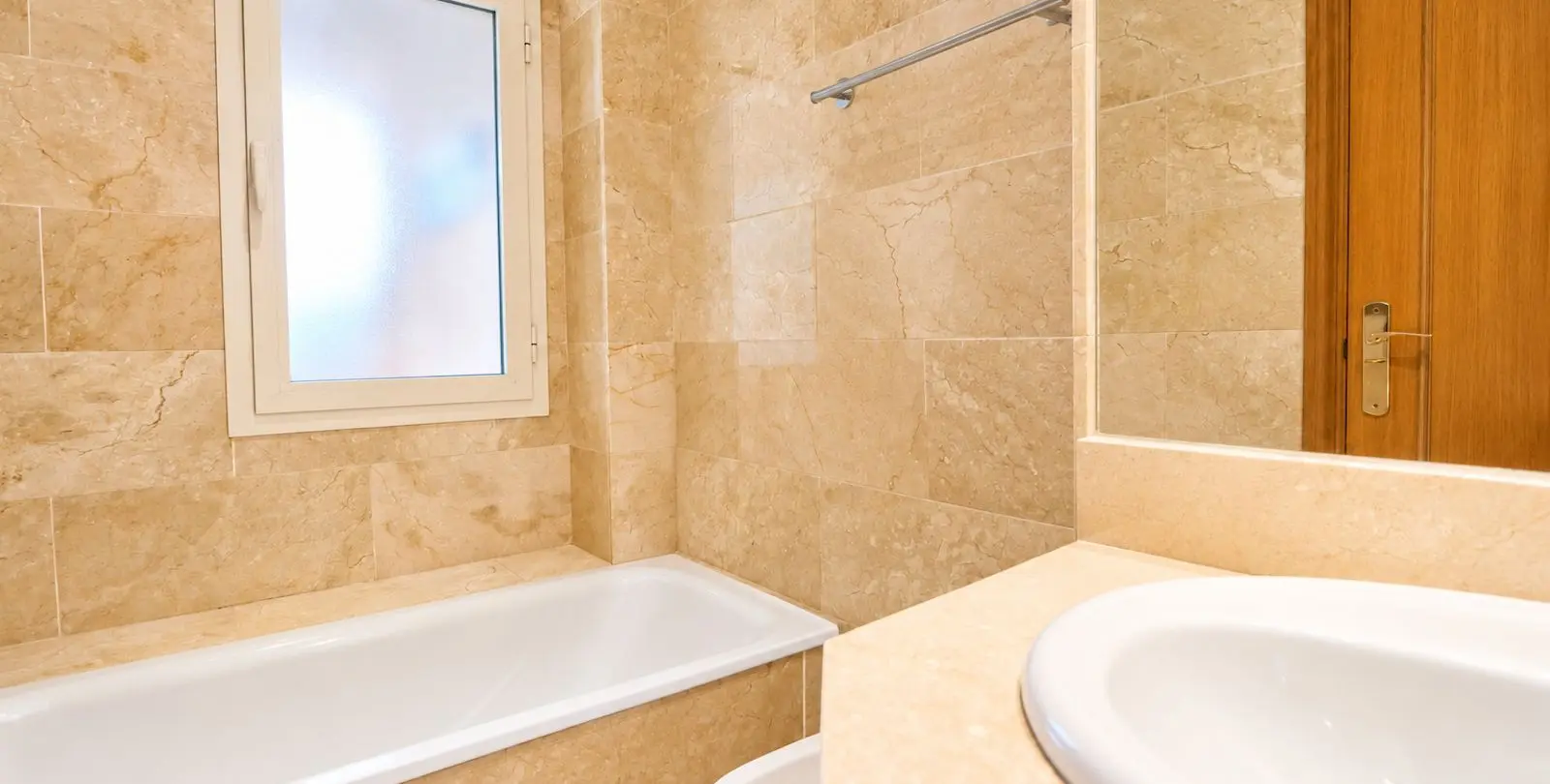 Sale of middle floor apartment in Cabopino 17