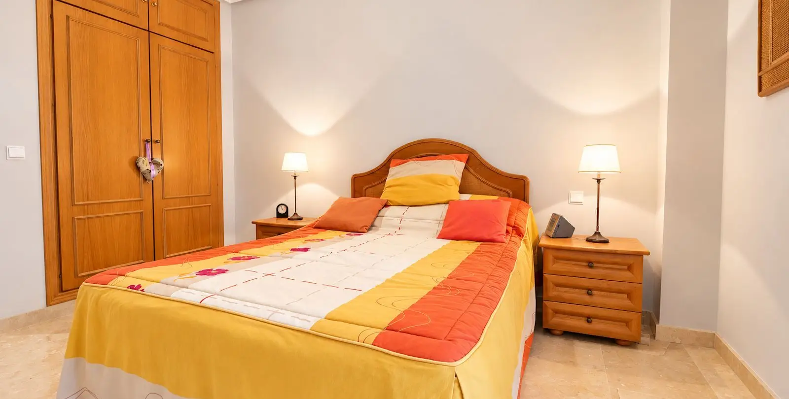 Sale of middle floor apartment in Cabopino 20