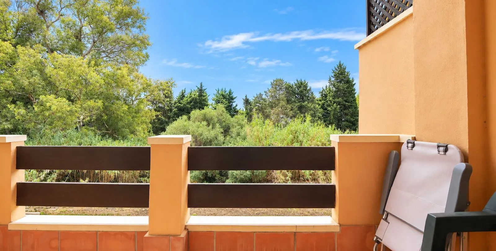 Sale of middle floor apartment in Cabopino 27